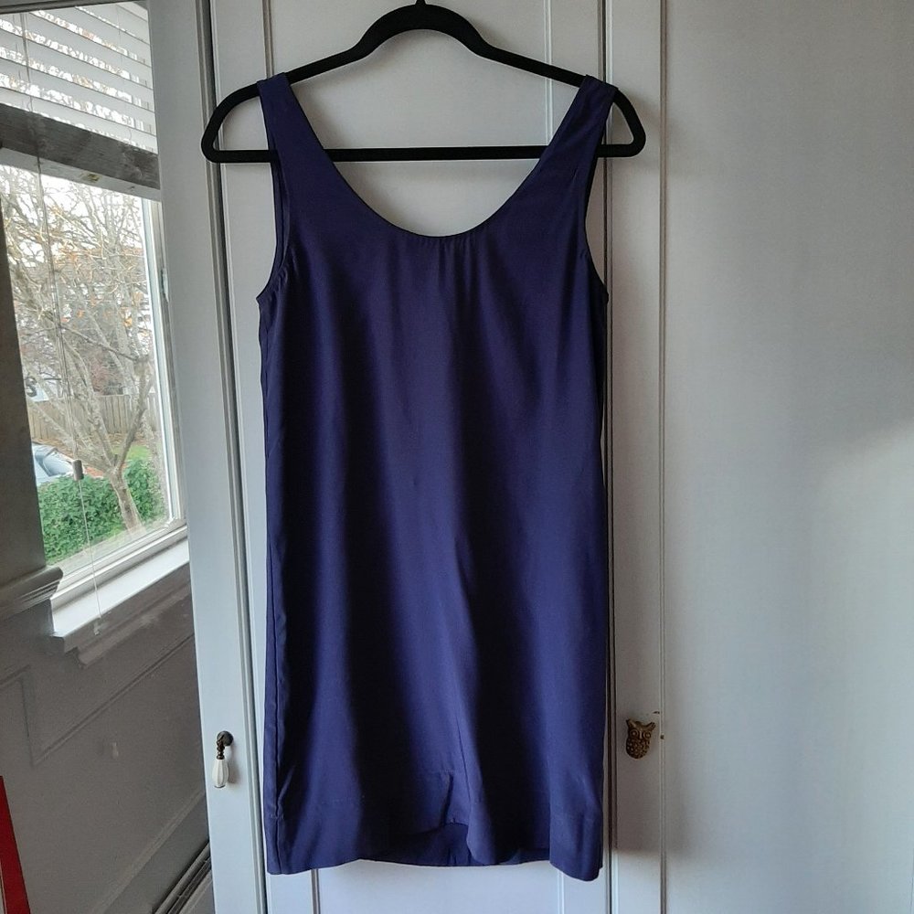 Aritzia T.  Babaton 100% Silk Round Neck Mini Dress Slip in Navy